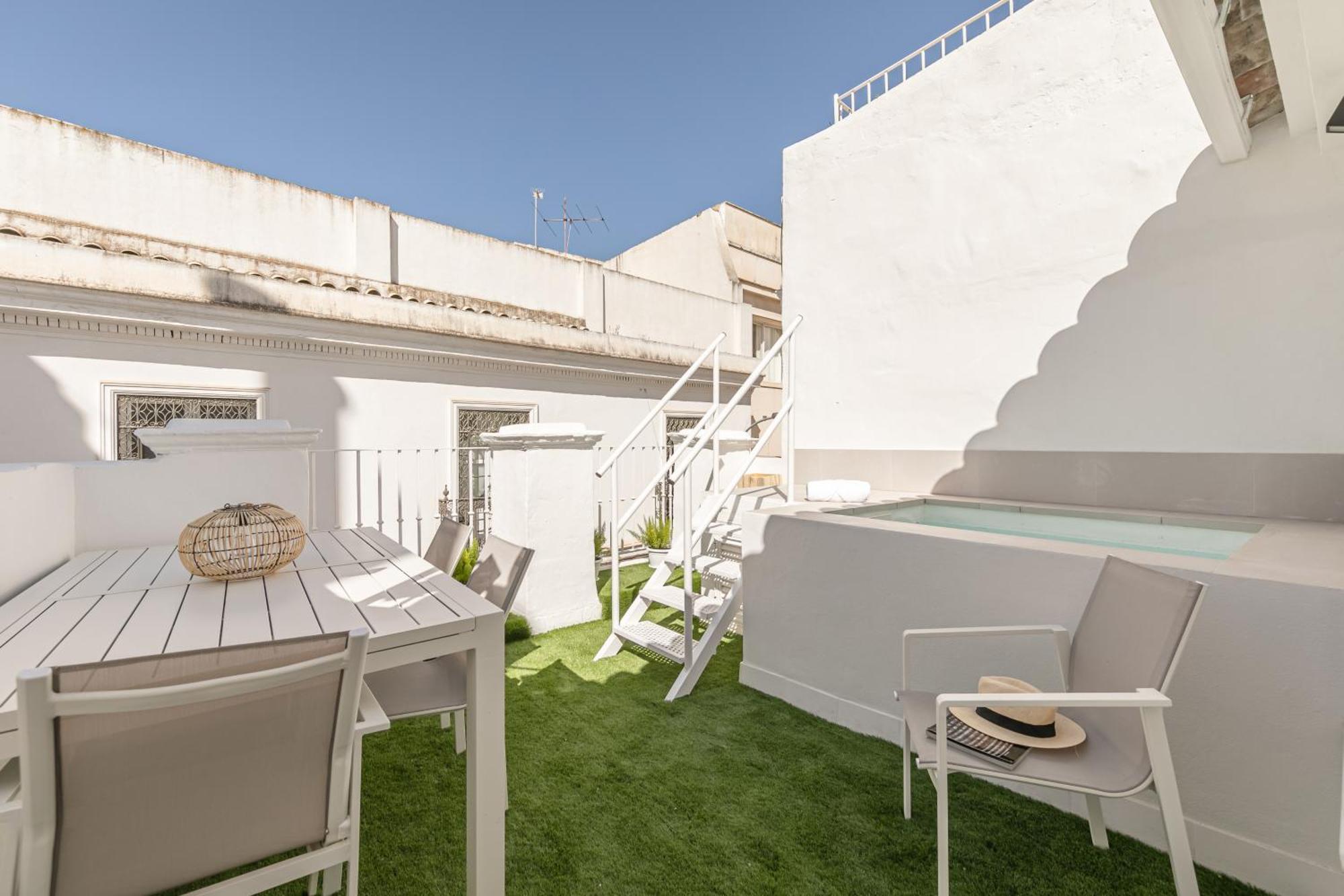 Isg Apartments Cuna Севиля Екстериор снимка