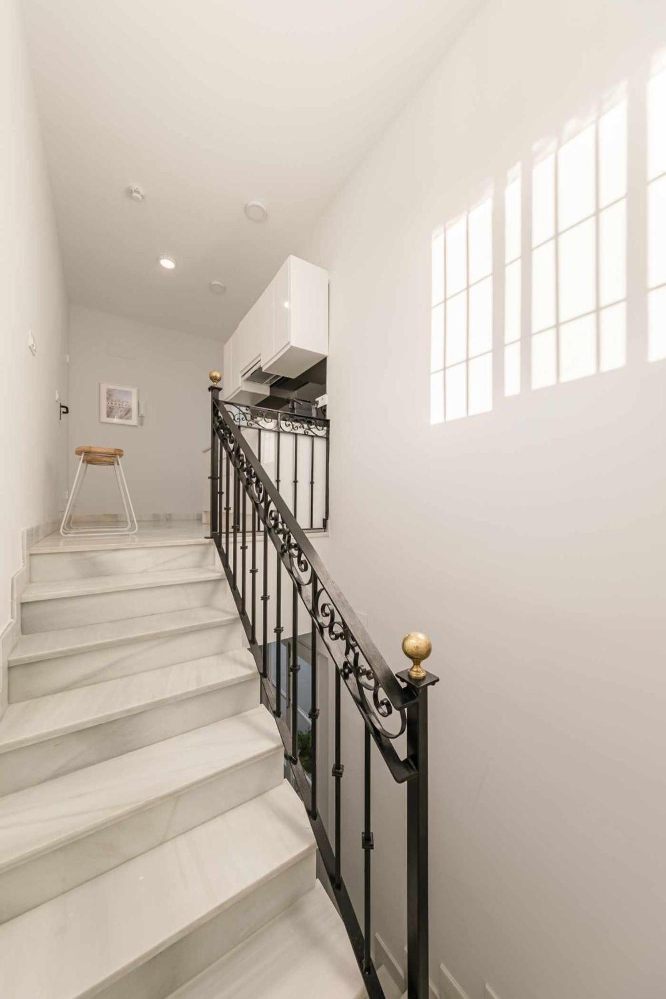 Isg Apartments Cuna Севиля Екстериор снимка