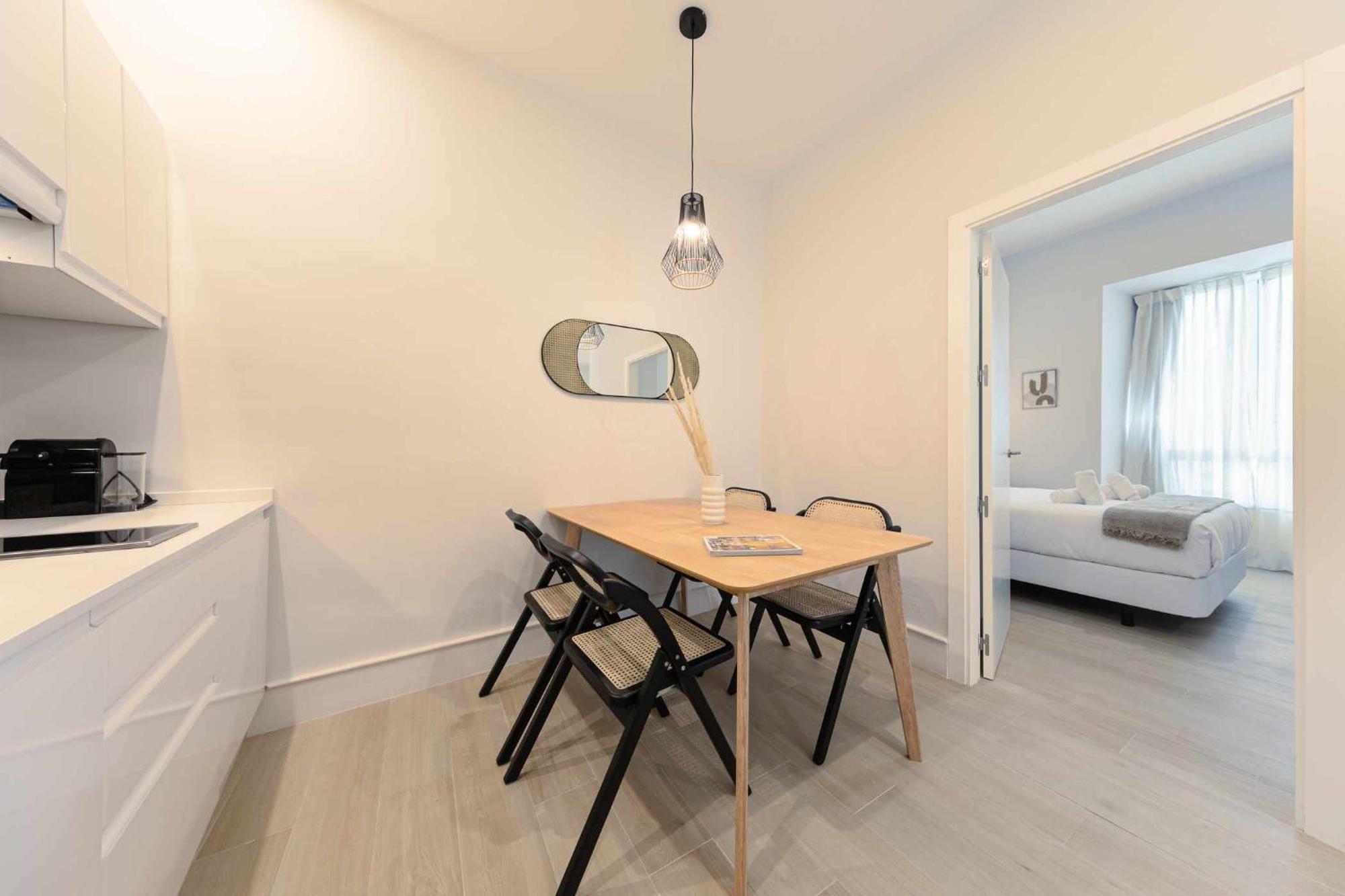 Isg Apartments Cuna Севиля Стая снимка